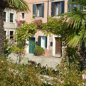 Apartment Sestiere Dorsoduro, A Due Passi Da Zattere, Venice