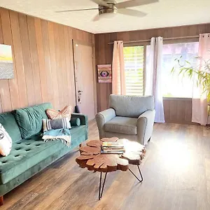 The Homebase - Charming 3 Bedroom Home, With Ac! Holiday home Hilo